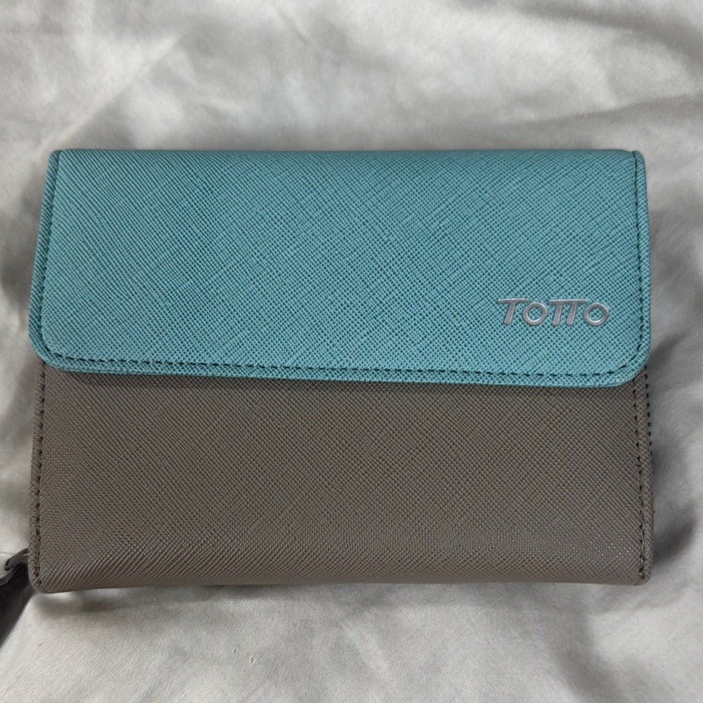 TOTTO Blue and Brown Leather Wallets Sleek Minimalist Design